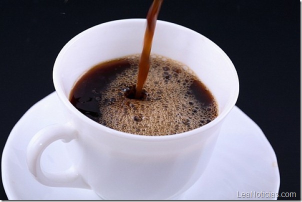 coffee-break-sirviendo-cafe-stream-negro-antecedentes_