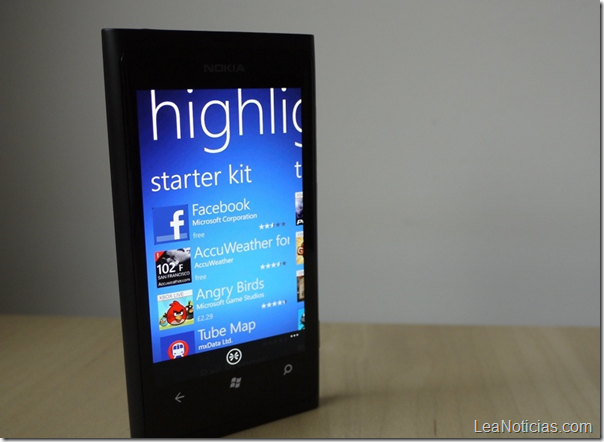 Modificación permite al Nokia Lumia 800 cargarse de manera inalámbrica