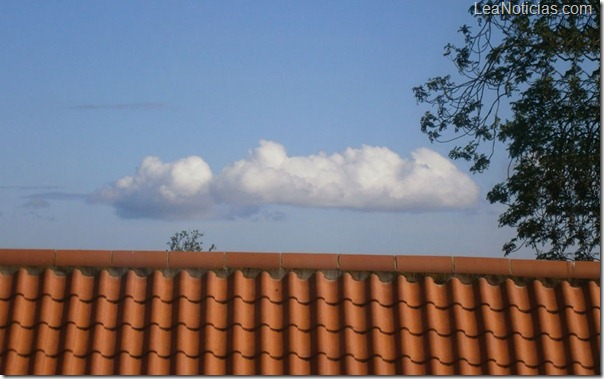 nubes-mujer-topless