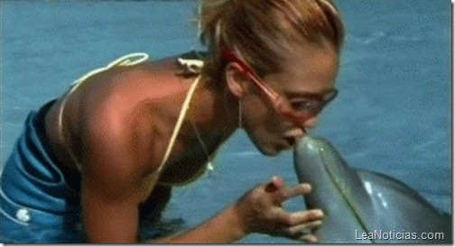 jessica_alba_dolphin