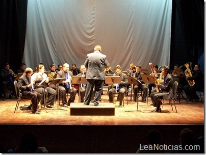 Banda Oficial del estado en concierto