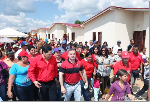 GRAN MISION VIVIENDA VENEZUELA ENTREGA 23 CASAS EN URB SANTO CRISTO (3)