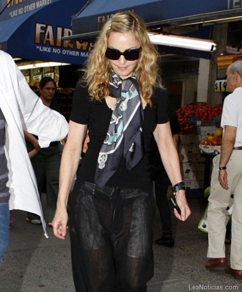 Madonna-la-reina-del-pop-y-sus-pantalones-transparentes-absurdos
