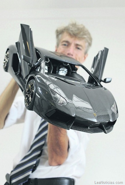 Modelo miniatura de un Lamborghini, cuesta 12 veces más que el vehículo real 02