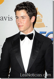 nick-jonas-grammy-2011-002