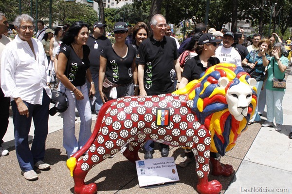 021011. El Alcalde en la Exposicion de la Ruta del Leon 302