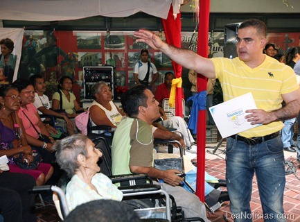 DIMISOC ENTREGA MASIVA SILLAS DE RUEDA