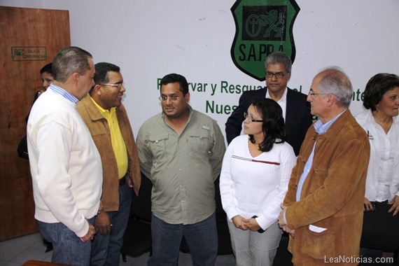 Alcalde Ledezma y Diputado Oscar Ronderos tras liberaci ¦n (4)