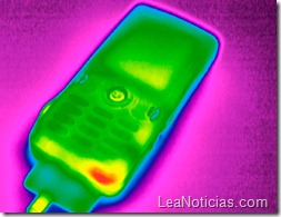 C0011378-Mobile_phone_on_charge_thermogram-SPL2