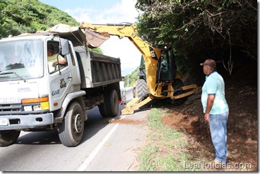 FOTO 1 OPERATIVO LIMPIEZA EN EL PORTACHUELO