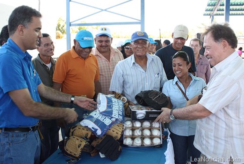 FOTO 4 GIRA ADMINISTRATIVA # 41 EN COCHE ENTREGAS Y INAUGUARACION