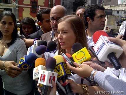 Imagenes de la Rueda de Prensa en Miraflores (1)