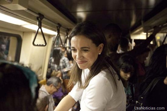 Maria Corina Metro de Caracas campaña