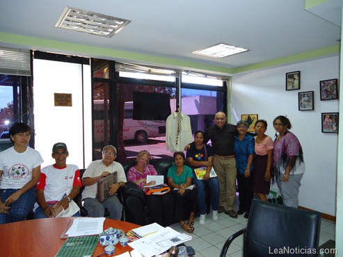 Director de Cultura junto a artesanos del Municipio Bolívar