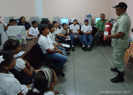 charla-acuatica-sucre-estudiantes