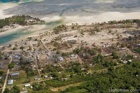 Navy, Air, Army, HMNZS Canterbury, MRV, Samoa, Tonga, Tsunami, Deployment: HMNZS Canterbury deploys to Tonga and Samoa after a Tsunami in the Pacific region devistated much of Samoa South Coast and a small Island in Tonga. Aerial view of Niuatoputapu Island, NTT. Hihifo village.
