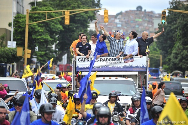 06CARAVANA TRICOLOOR POR CARACAS_GS