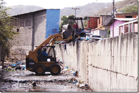 FOTO 1 LIMPIEZA DE EL CANAL DE LAS CHARA