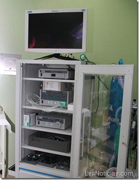 FOTO 2 Moderno equipo de laparoscopia entregó