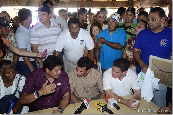 01ASAMBLEA CON PESCADORES EN LA VELA DE COR0_GS