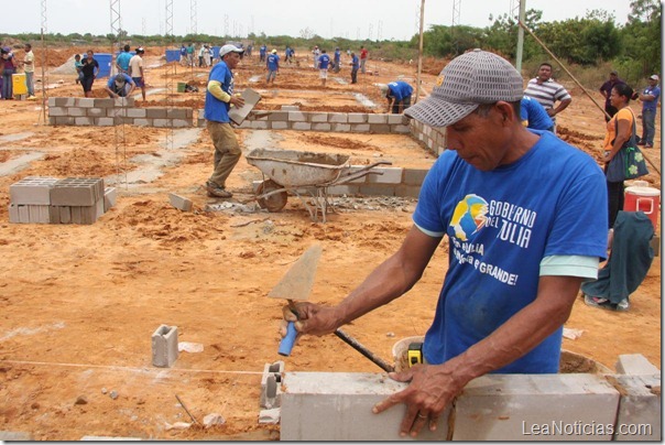 INICIO DE CONSTRUCCION DE VILLA ESPERANZA EN LA PARROQUIA FRANCISCO EUGENIO BUSTAMANTE  MUNICIPIO MARACAIBO ESTADO ZULIA

FOTODIGITAL ALEXANDRA GOMEZ OIPEEZ
02 00 PM
