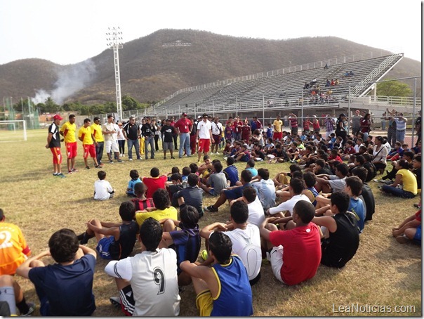 Aurirrojos dictaron clínica a escuelas cristianas de fútbol01