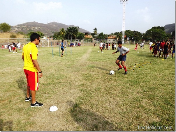 Aurirrojos dictaron clínica a escuelas cristianas de fútbol03