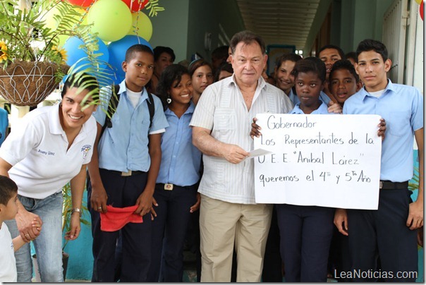 CON ALUMNOS DEL LICEO ANIBAL LAREZ