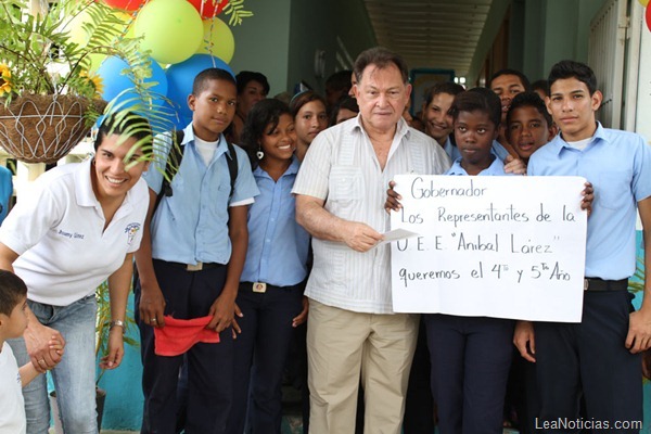 CON ALUMNOS DEL LICEO ANIBAL LAREZ