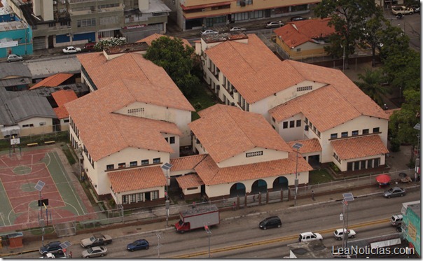 Gracias al gobernador Briceño el colegio República foto 1