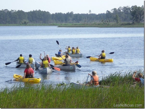 canoas y lago - Copy