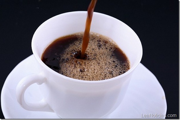 coffee-break-sirviendo-cafe-stream-negro-antecedentes_397584