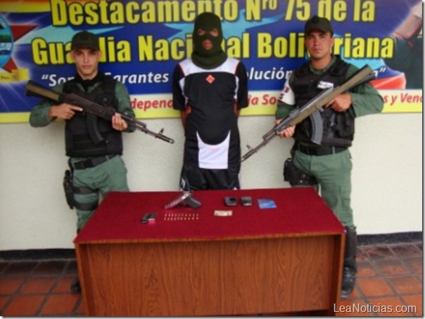 detenido con arma 26-3-12