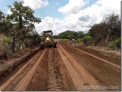 Alcaldía de Santa Ana realiza mejoras en las vías agrícolas01