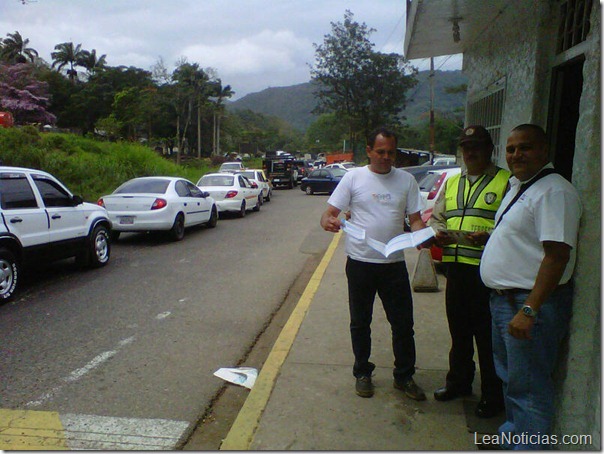 Funcionarios de Cotatur entregan material informativo en los principales puntos de acceso a la región