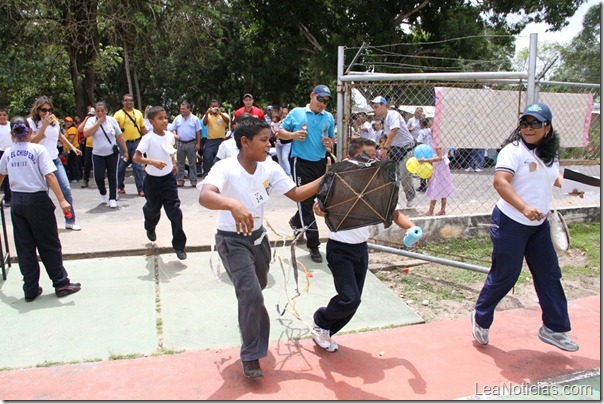 Más de 785 niños de 11 escuelas estadales foto 2