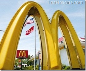Trabajador de McDonald arrestado por escupir en las bebidas de los clientes