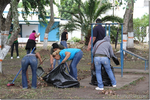 Trabajadores se unieron para rescatar esta hermosa plaza