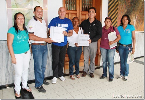 Tres consejos comunales reciben proyectos  foto 1