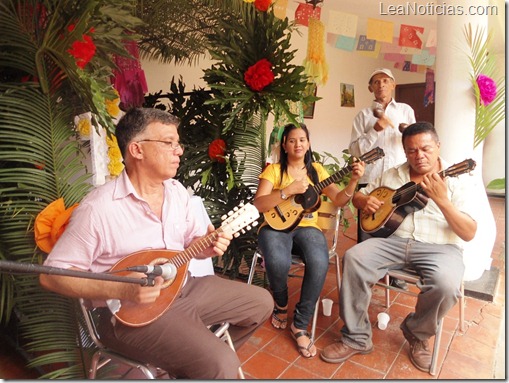 Aguinaldos y galerones rindieron homenaje al santo madero