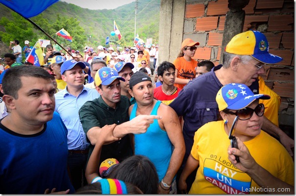 Capriles en casa por casa (2)