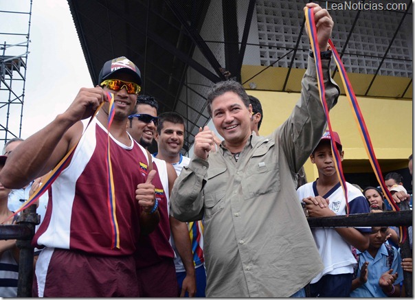 Gobernador de Carabobo inauguró cancha de voleibol de playa