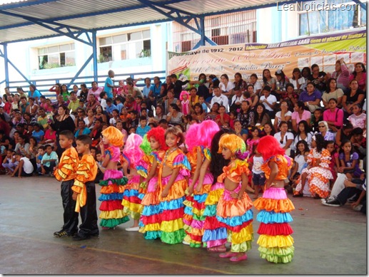 Padres y representantes disfrutaron de bailes y coreografías Padres y representantes disfrutaron de bailes y coreografías