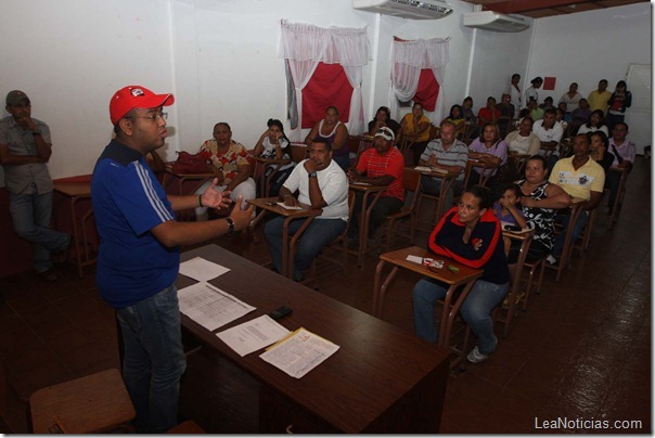 REUNION CON CONSEJOS COMUNALES EN EL CATIRE RINCON 08-05-12 (2)