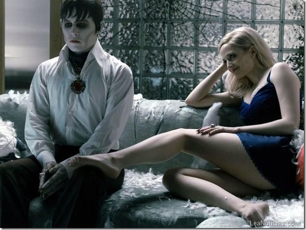 johnny-depp-es-un-vampiro-muy-sexy-en-dark-shadows