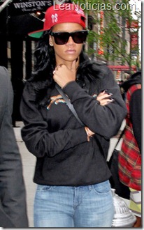 77210PCN_Rihanna 77210PCN_Rihanna