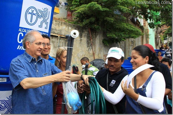 230612.Entrega de Tanques de Agua Barrio Metropolitano 105