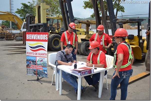 Entrega de maquinarias por Bolipuertos