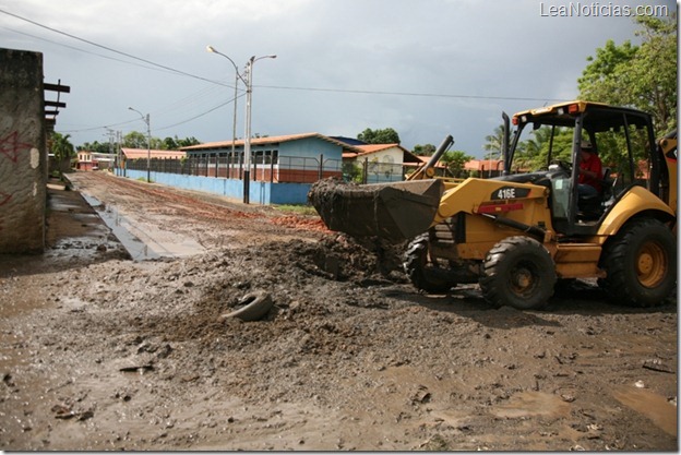 Gobernador Briceño mejora la vialidad foto 1