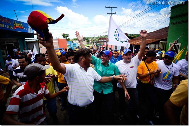 HCR_CAMINA_EN_EL_BARRIO_LA_UNIDAD_Y_LA_ESPERANZA_EN_SAN_FELIX_GS-11